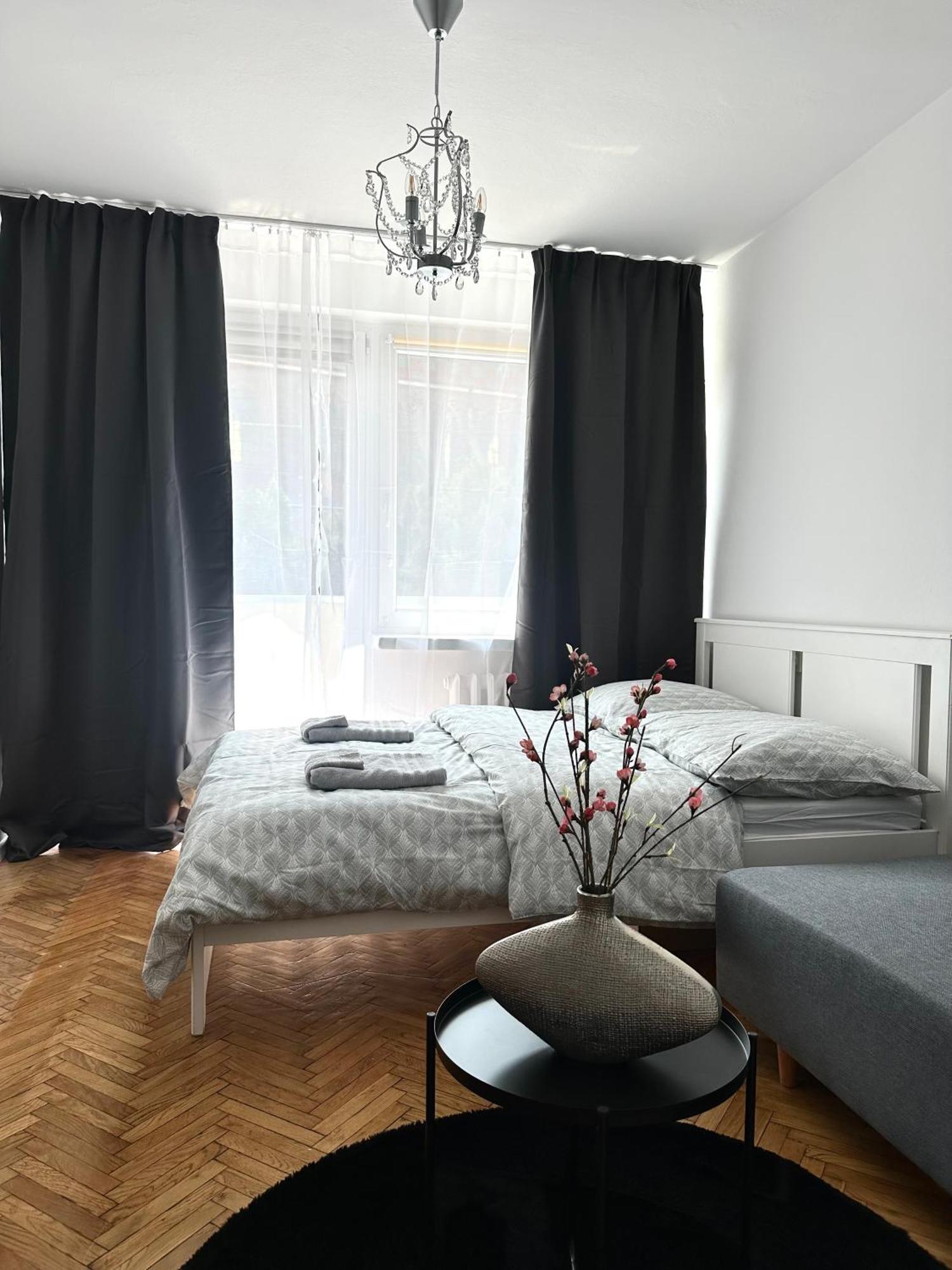 Wita Stwosza Apartment - Self Check-In 20H Вроцлав Экстерьер фото